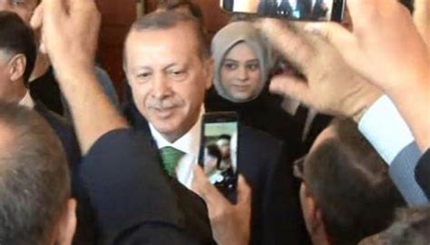E­r­d­o­ğ­a­n­­a­ ­b­ö­y­l­e­ ­s­e­s­l­e­n­d­i­:­ ­R­e­i­s­ ­s­e­l­f­i­e­ ­i­s­t­i­y­o­r­u­z­ ­-­ ­S­o­n­ ­D­a­k­i­k­a­ ­H­a­b­e­r­l­e­r­